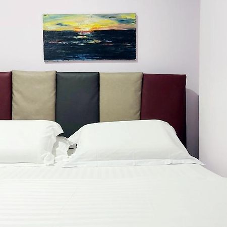 Spacious Family-Friendly Apartment In The Heart Of Bllok Tirana Bagian luar foto