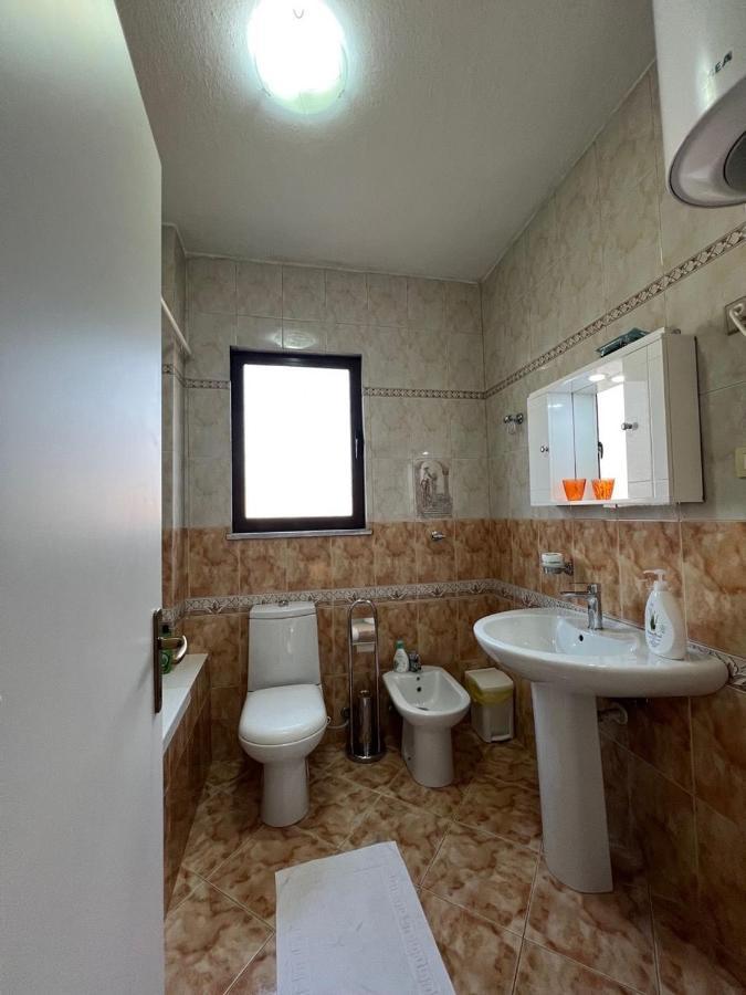 Spacious Family-Friendly Apartment In The Heart Of Bllok Tirana Bagian luar foto