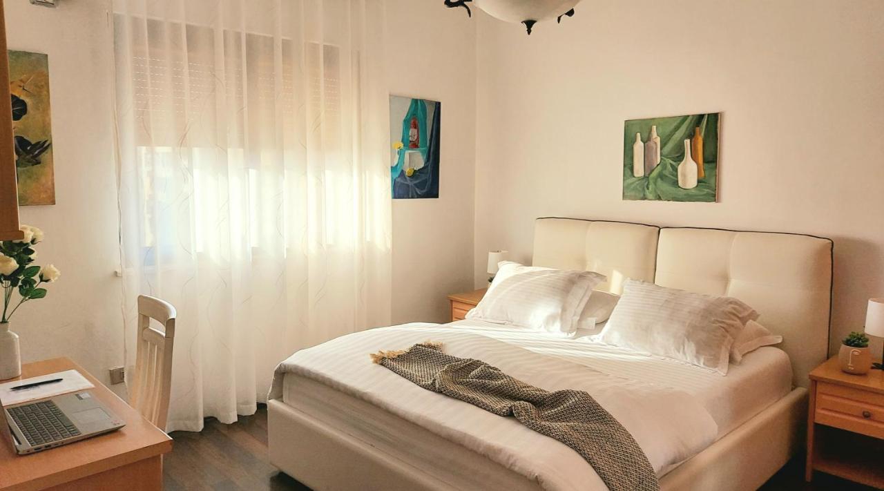 Spacious Family-Friendly Apartment In The Heart Of Bllok Tirana Bagian luar foto